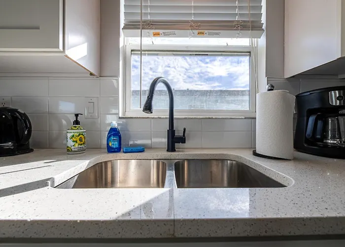2bd 2ba Sandy E 3mins To Beachpool! * Clearwater Beach
