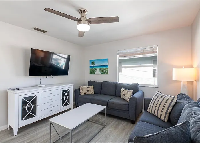 Apartment 2bd 2ba Sandy E 3mins To Beachpool! Clearwater Beach
