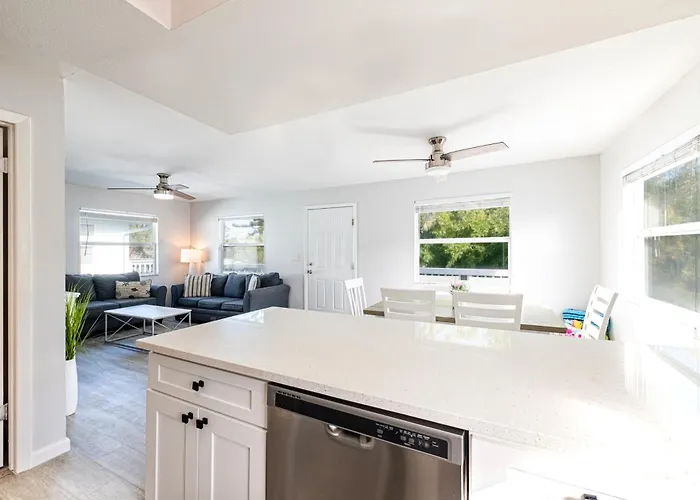 2bd 2ba Sandy E 3mins To Beachpool!