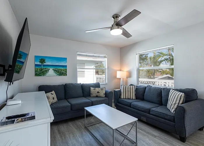 Apartment 2bd 2ba Sandy E 3mins To Beachpool!
