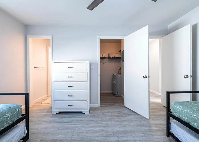 Apartment 2bd 2ba Sandy E 3mins To Beachpool!